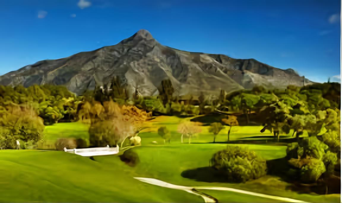 Excelente parcela residencial en primera línea de Marbella Club Golf Resort.