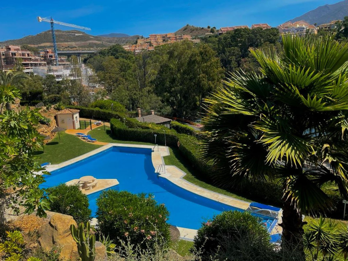 2 Bedroom Apartment with Magnificent Panoramic views in Palacetes de los Belvederes!