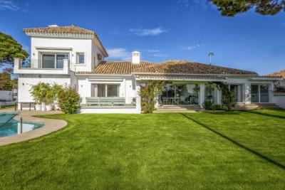 Villa en venta en Guadalmina Alta (Marbella)