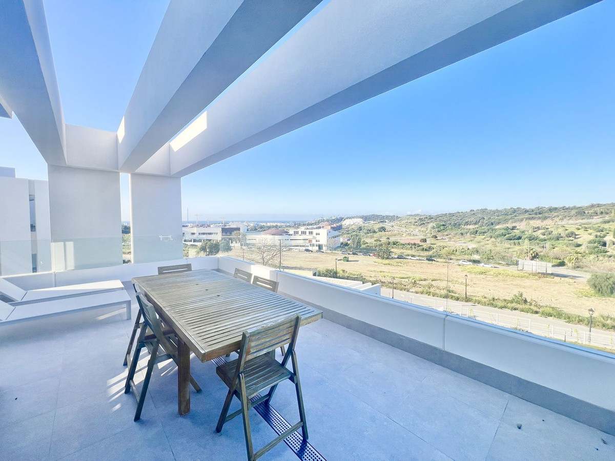 Ático Dúplex de Lujo con Vistas Panorámicas en Estepona: Espacio, Diseño y Confort en Perfecta Armonía