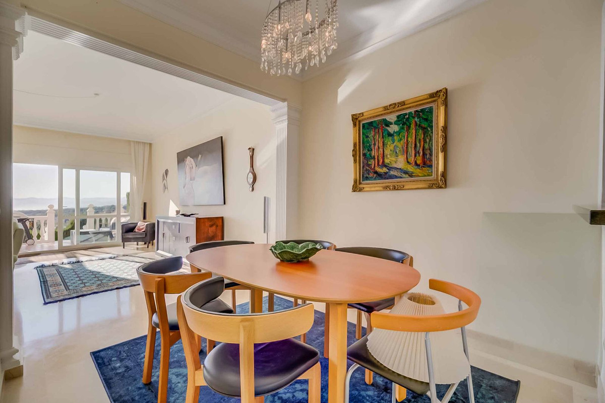 Casa Adosada con Encanto, Vistas al Mar y Jardín Privado – Artola, Marbella