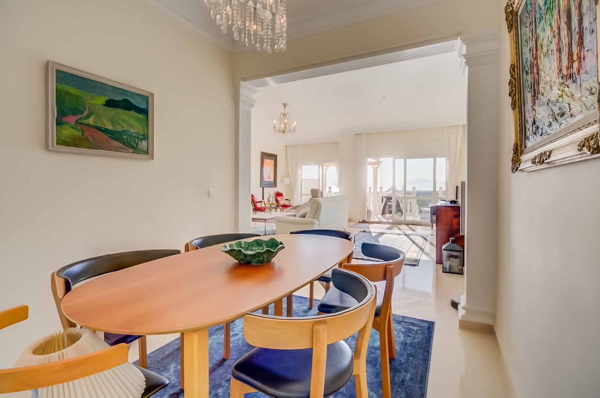 Casa Adosada con Encanto, Vistas al Mar y Jardín Privado – Artola, Marbella