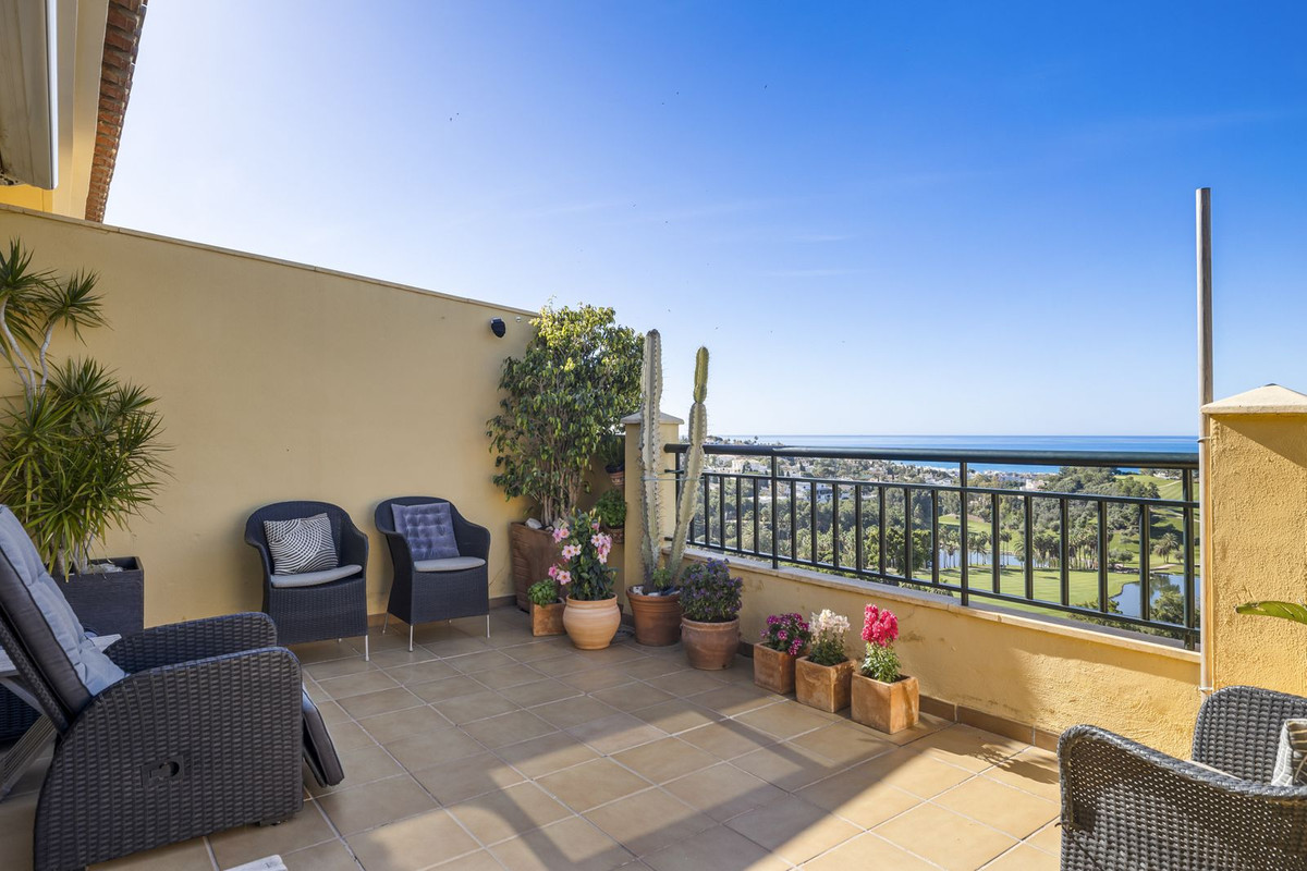 ¡Ático con Vistas de Ensueño en Torrequebrada! Terraza, Lujo y Luz Natural