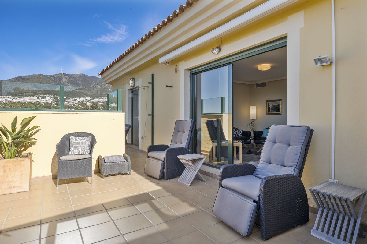 ¡Ático con Vistas de Ensueño en Torrequebrada! Terraza, Lujo y Luz Natural