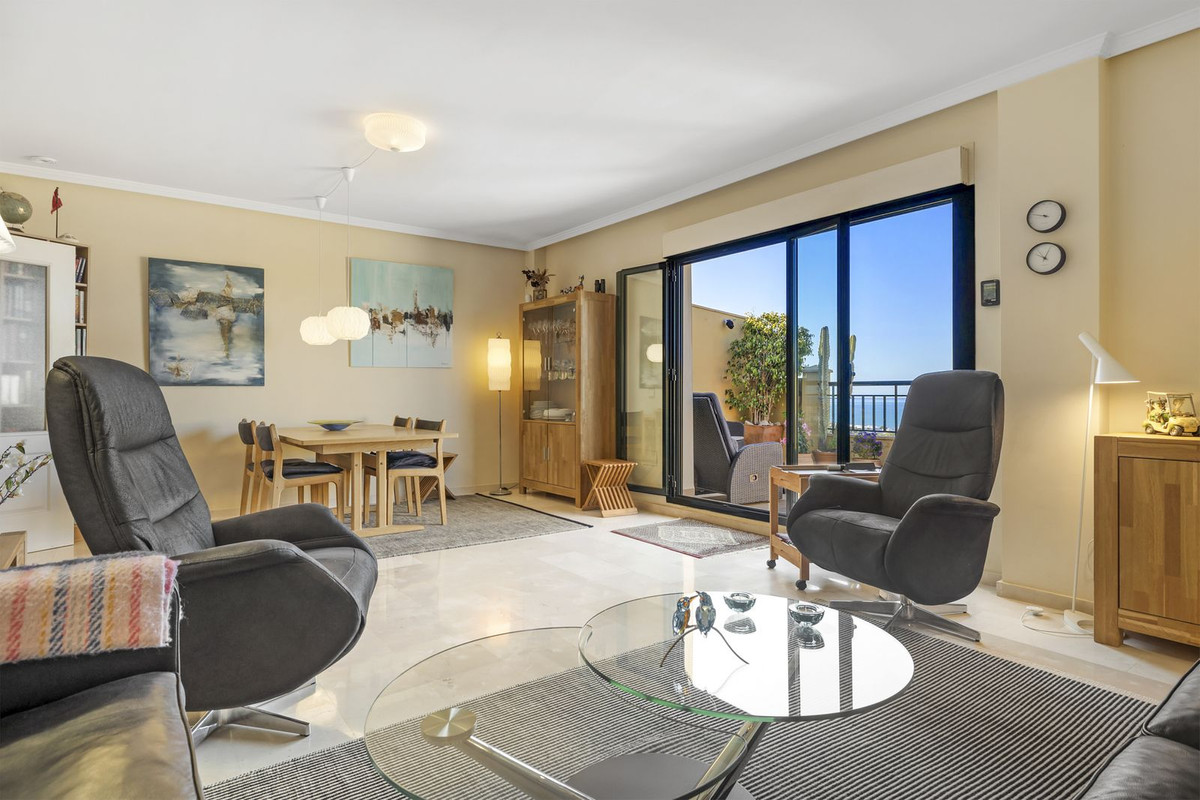 ¡Ático con Vistas de Ensueño en Torrequebrada! Terraza, Lujo y Luz Natural