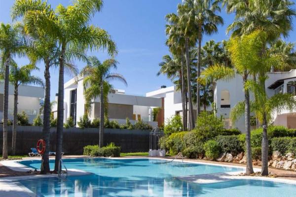 Apartamento en venta en Nueva Andalucía (Marbella)
