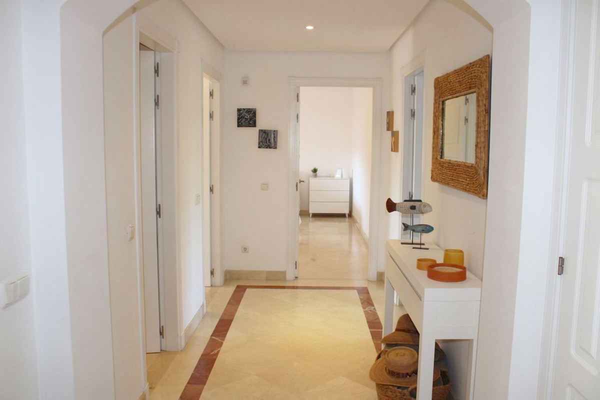 Exquisito Apartamento en la Exclusiva Urbanización Gran Bahía – Bahía de Marbella