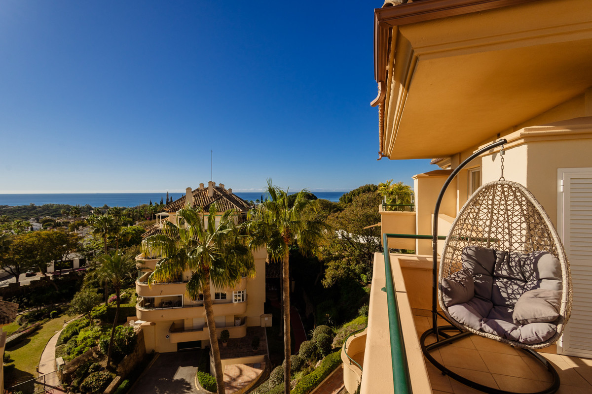 ¡Apartamento de Venta Sin Amueblar en Elviria Hills – Marbella Este