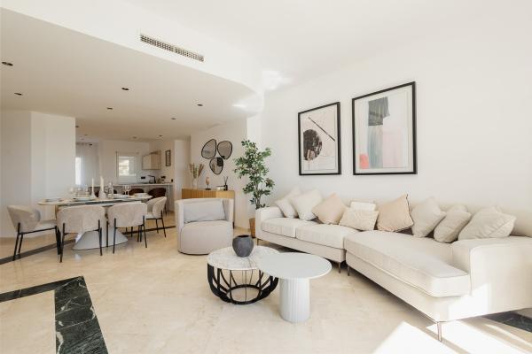 ¡Apartamento de Venta Sin Amueblar en Elviria Hills – Ma...