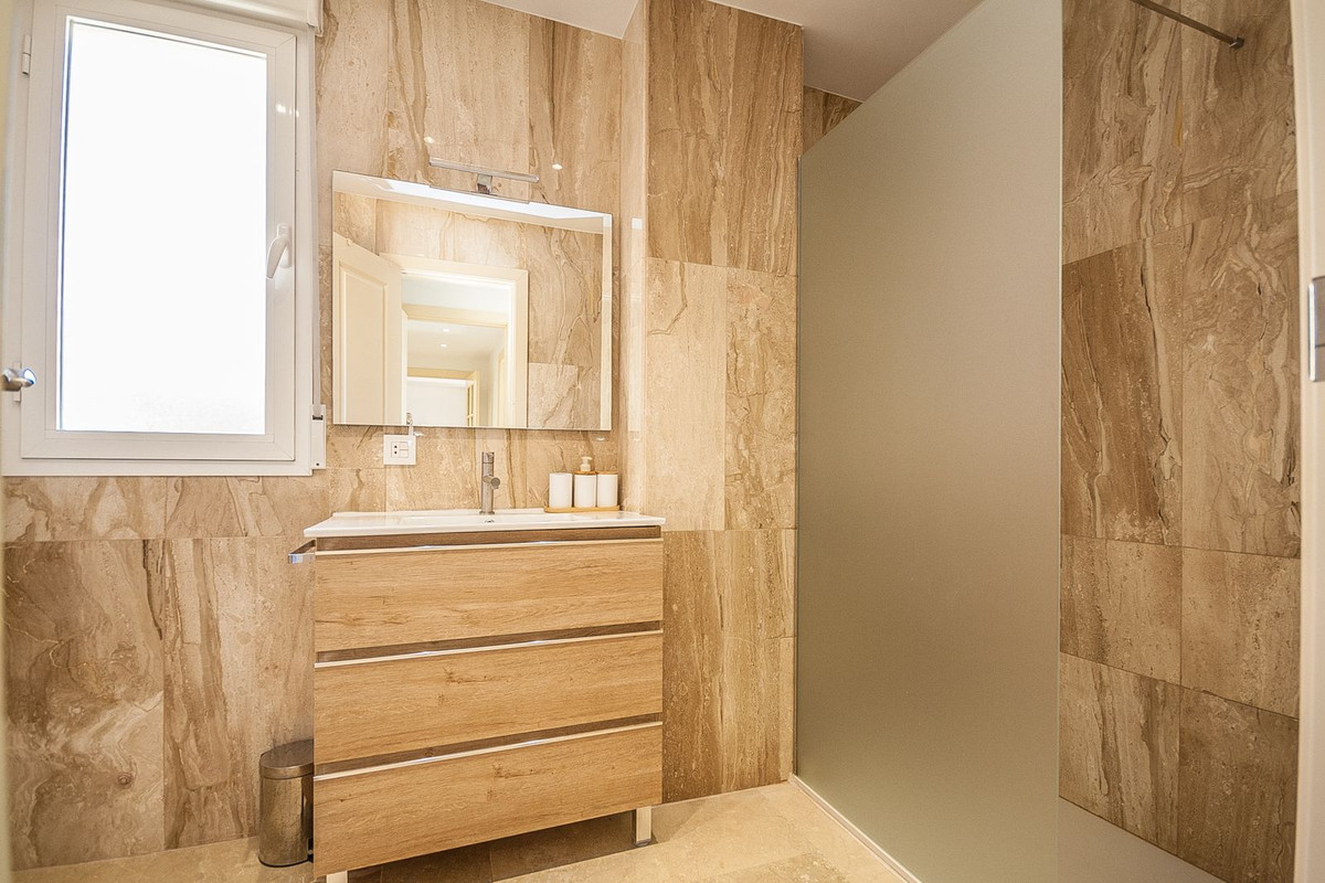 Luxury Beachside Apartment in Elviria – Space, Style & Comfort in a Prime Location
