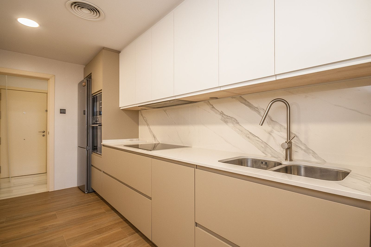 Luxury Beachside Apartment in Elviria – Space, Style & Comfort in a Prime Location