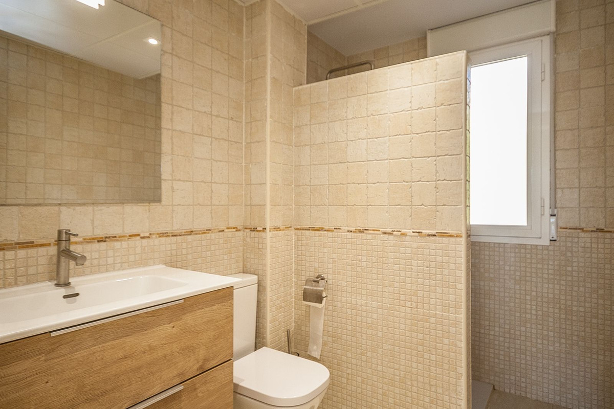 Luxury Beachside Apartment in Elviria – Space, Style & Comfort in a Prime Location