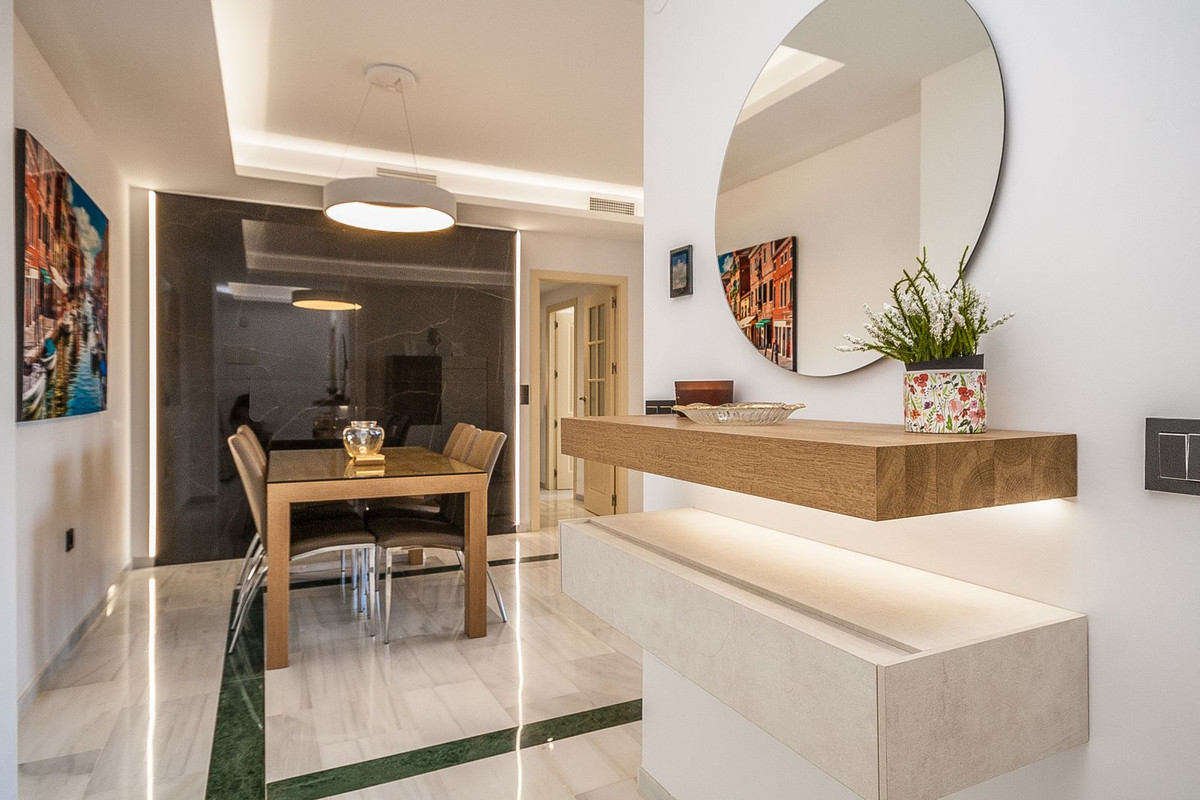 Luxury Beachside Apartment in Elviria – Space, Style & Comfort in a Prime Location
