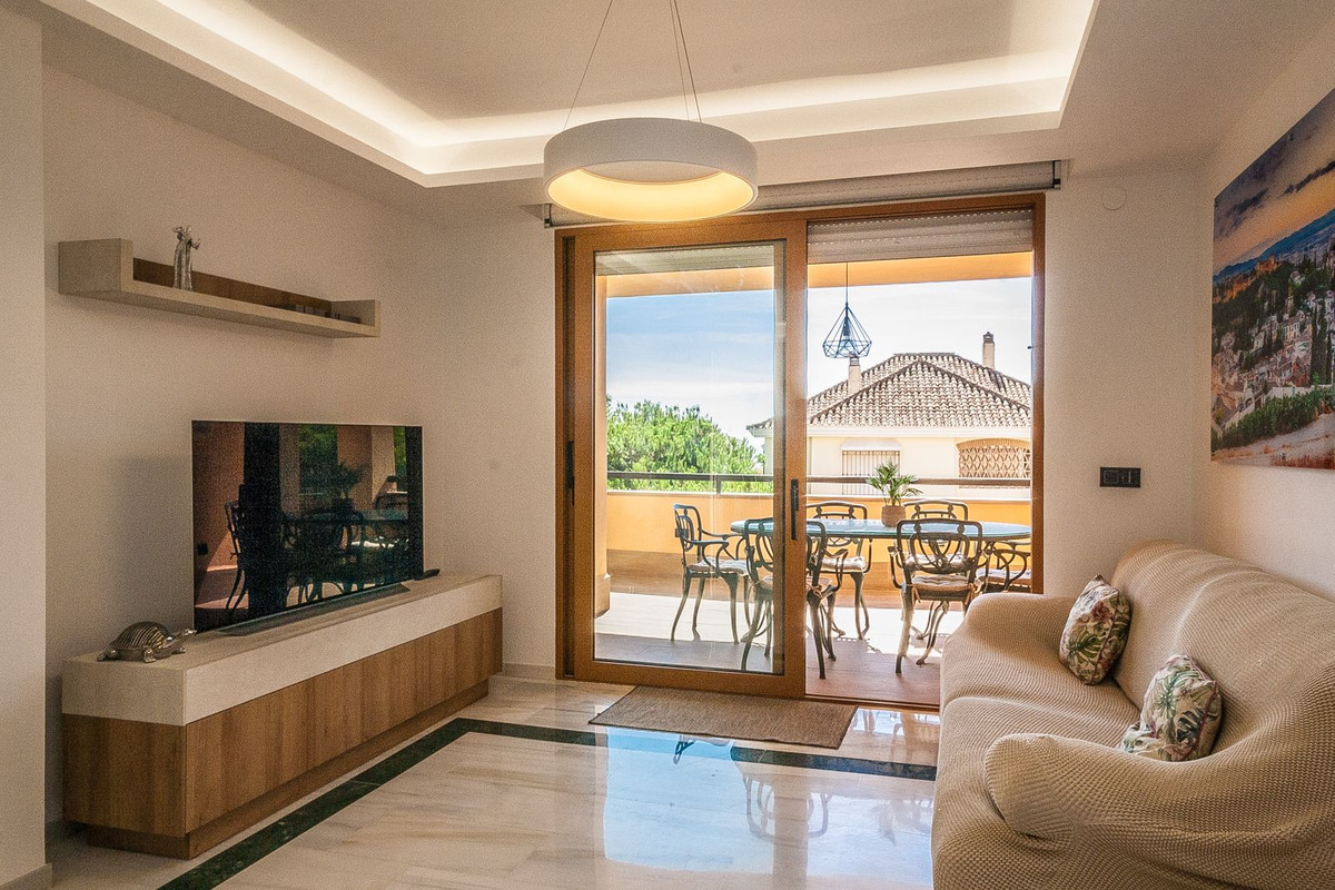 Luxury Beachside Apartment in Elviria – Space, Style & Comfort in a Prime Location