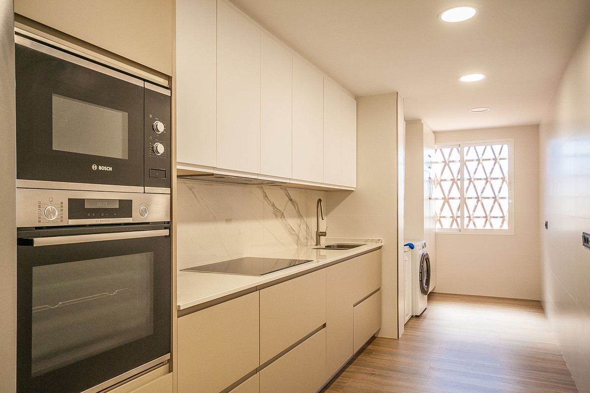 Luxury Beachside Apartment in Elviria – Space, Style & Comfort in a Prime Location