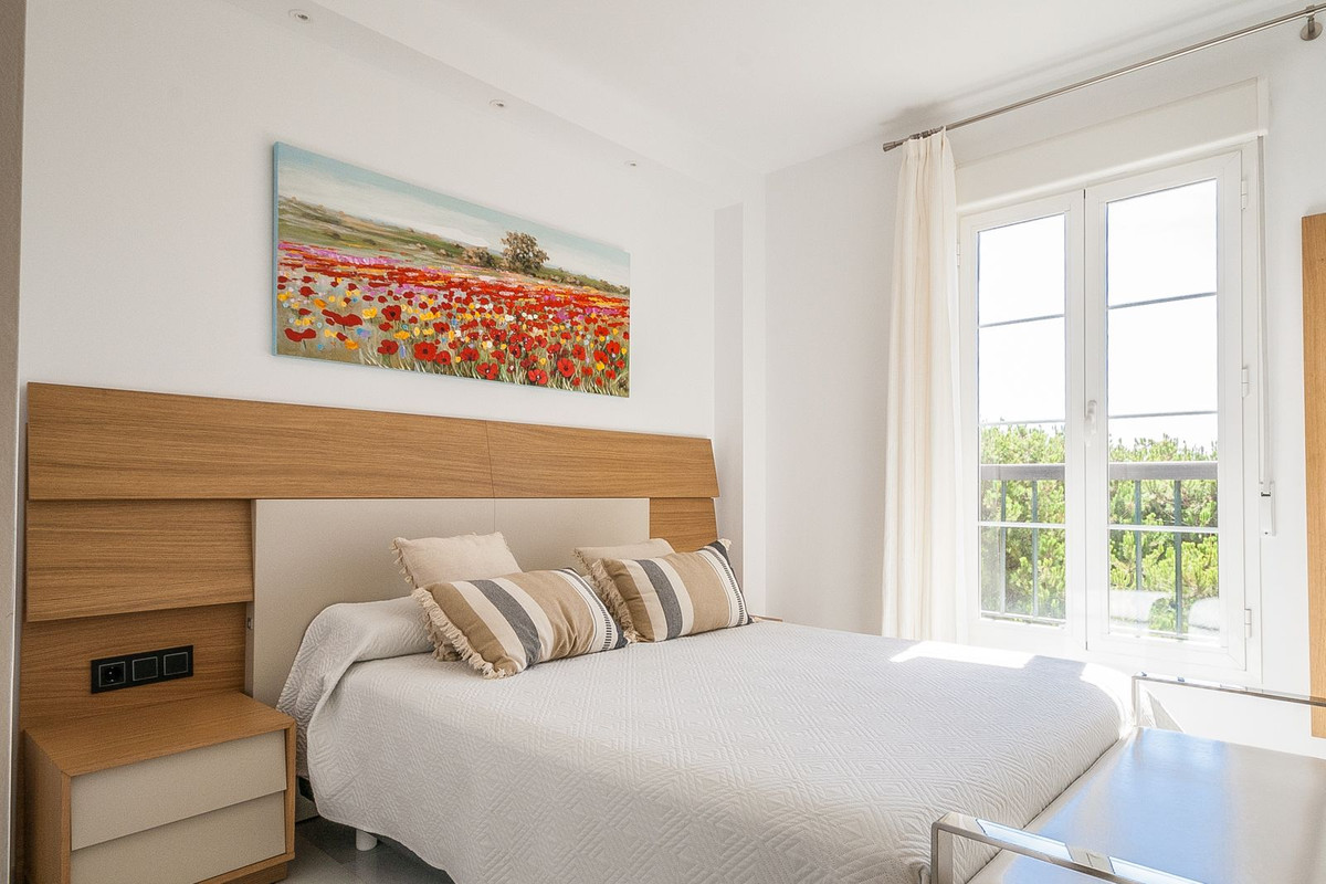 Luxury Beachside Apartment in Elviria – Space, Style & Comfort in a Prime Location
