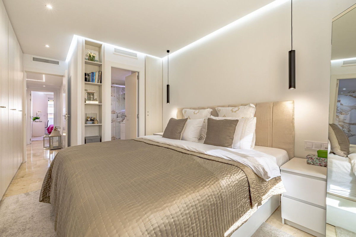 Apartamento reformado en Guadalmina Alta – 3 dormitorios, terrazas, piscina y excelente ubicación