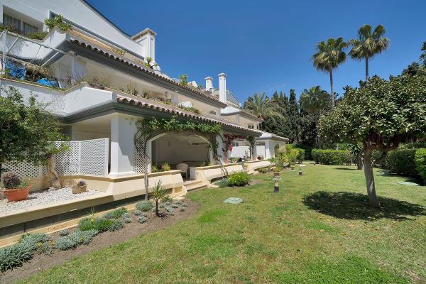 Apartment for sale in Estepona