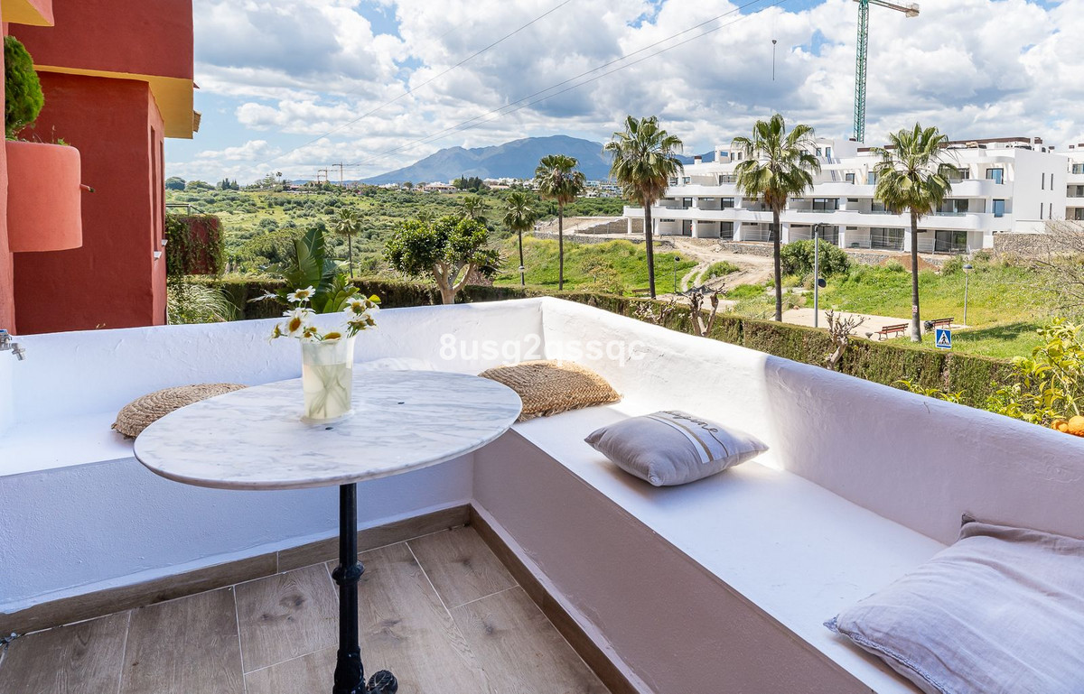 Exclusivo Piso Reformado con Vistas al Mar y Jardines Tropicales en Costalita