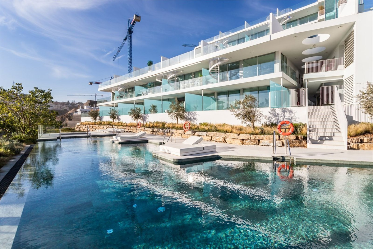 Ático de Lujo con Jacuzzi y Vistas Panorámicas al Mar en Reserva del Higuerón