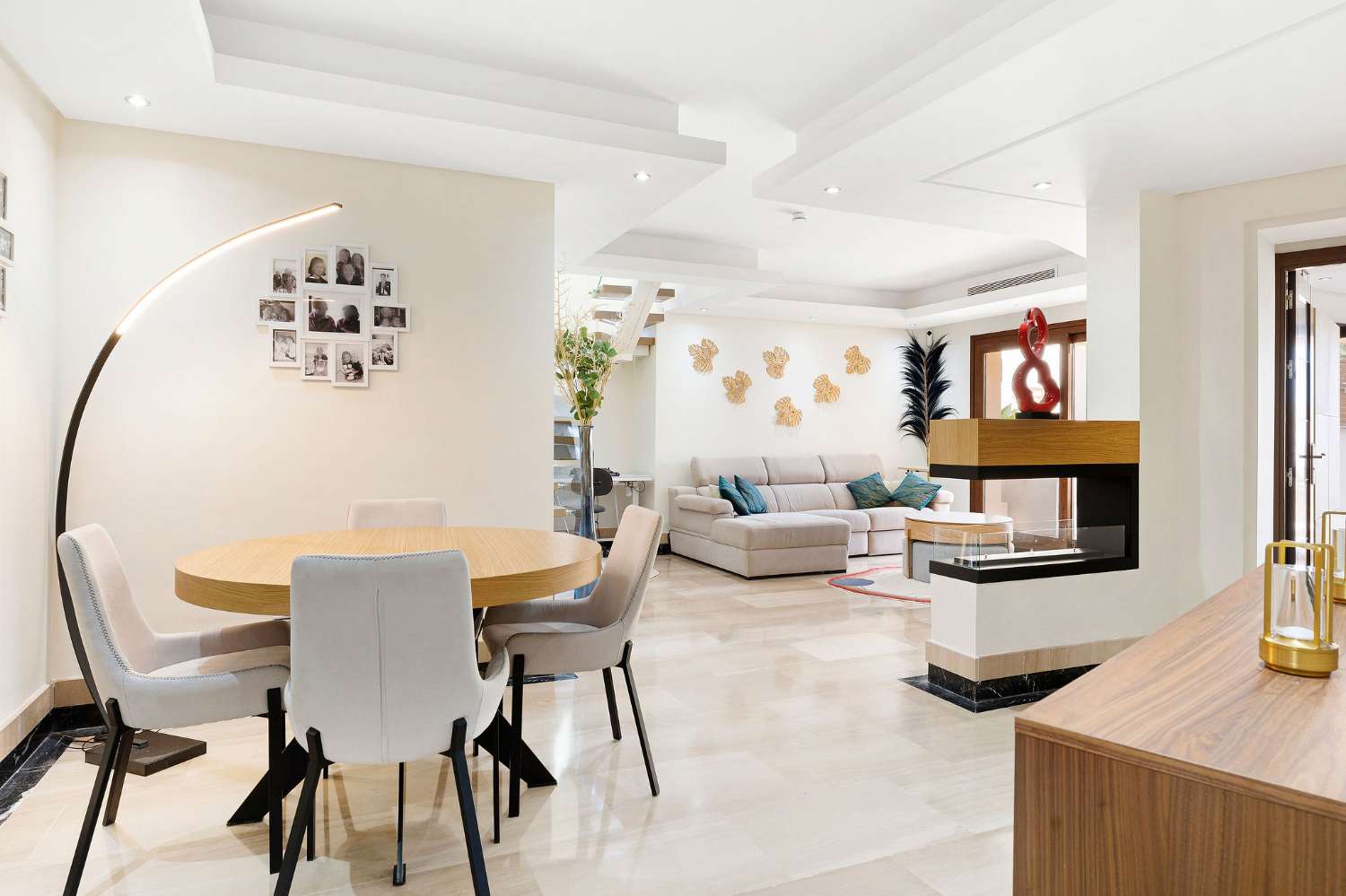 Luxury Beachfront Duplex Penthouse with Private Pool in Bahía de la Plata – Fully Renovated