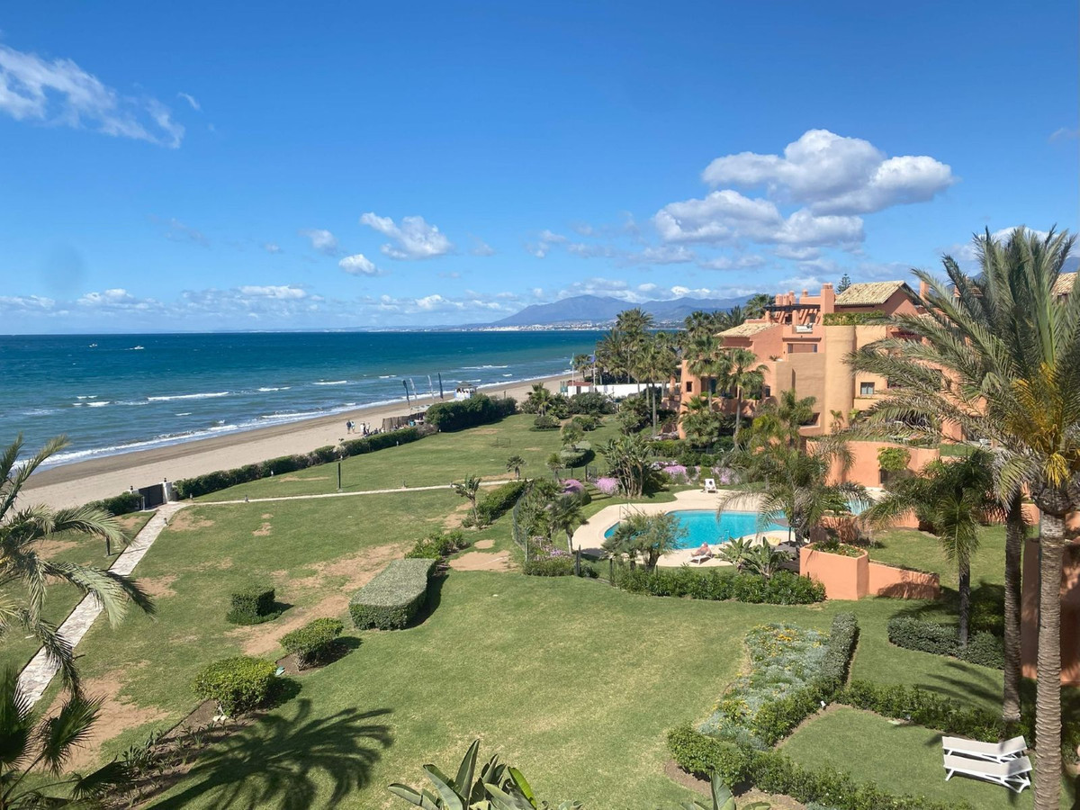 Frontline Beach Luxury Duplex Penthouse with Private Sauna and Stunning Views – Reserva de Los Monteros, Marbella