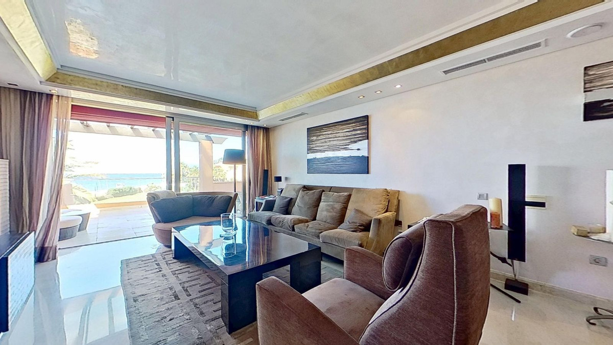 Frontline Beach Luxury Duplex Penthouse with Private Sauna and Stunning Views – Reserva de Los Monteros, Marbella
