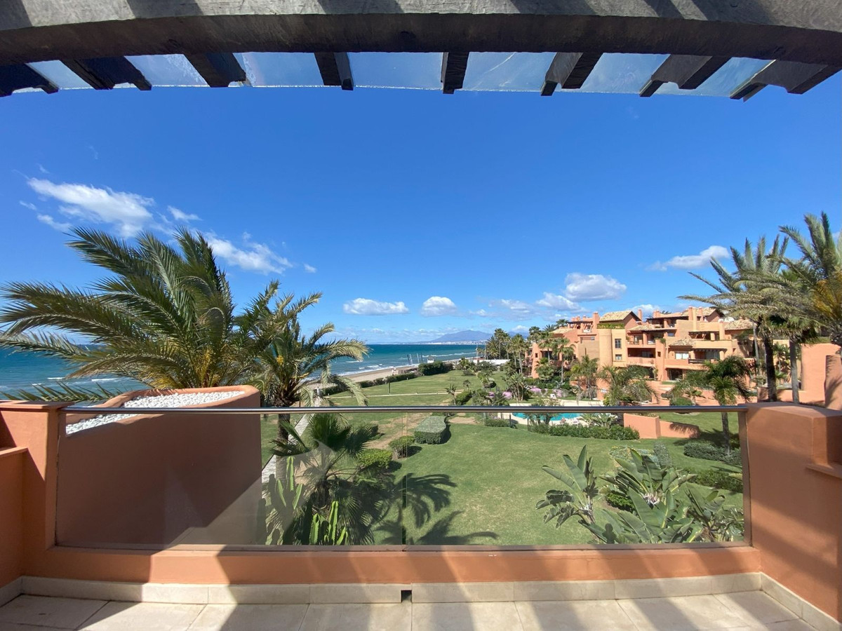 Frontline Beach Luxury Duplex Penthouse with Private Sauna and Stunning Views – Reserva de Los Monteros, Marbella