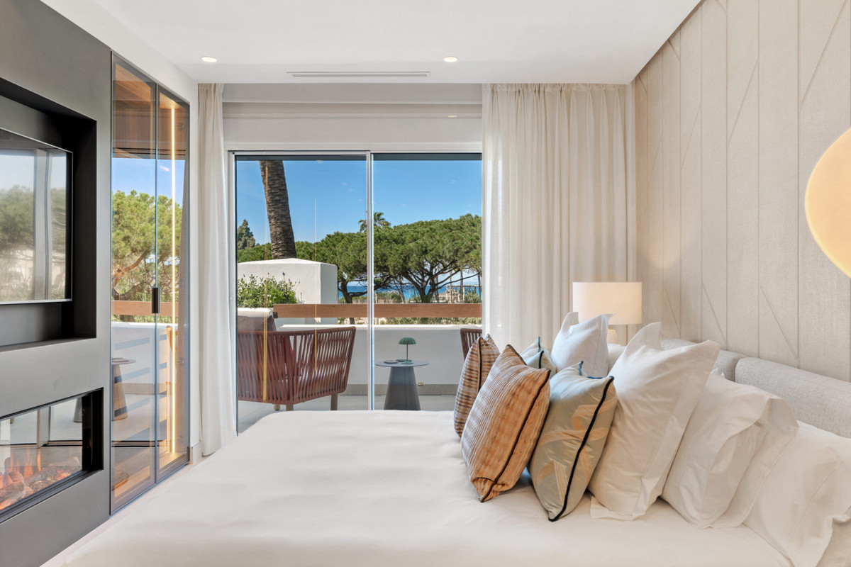 Fully Renovated Luxury Beachfront Apartment with Sea Views & Promenade Access – Palm Beach, Marbella East