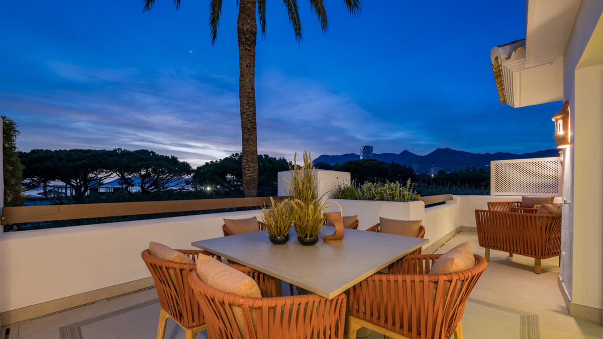 Fully Renovated Luxury Beachfront Apartment with Sea Views & Promenade Access – Palm Beach, Marbella East