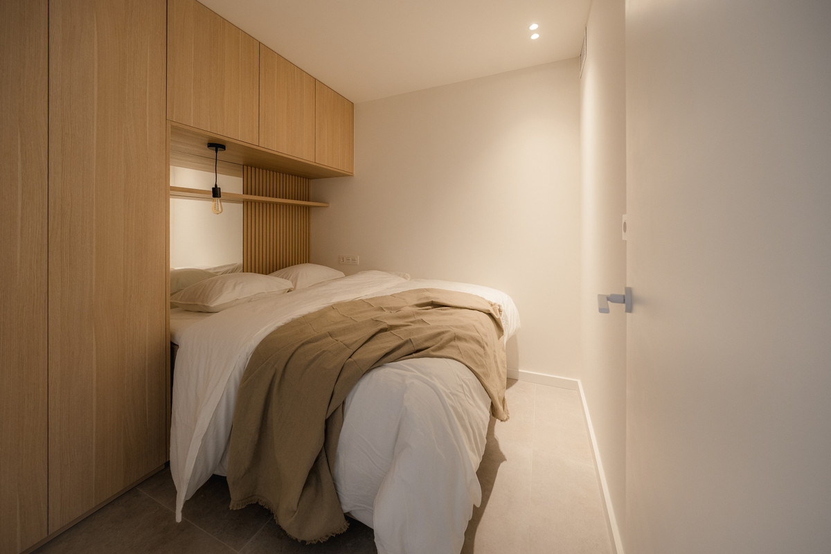 Apartamento de Lujo con Piscina Privada y Vistas al Mar en Nueva Andalucía – Totalmente Reformado