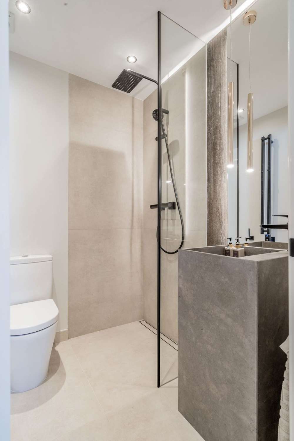 Penthouse de Grand Luxe avec Vue Mer, Design Sur-Mesure et Finitions Inégalées