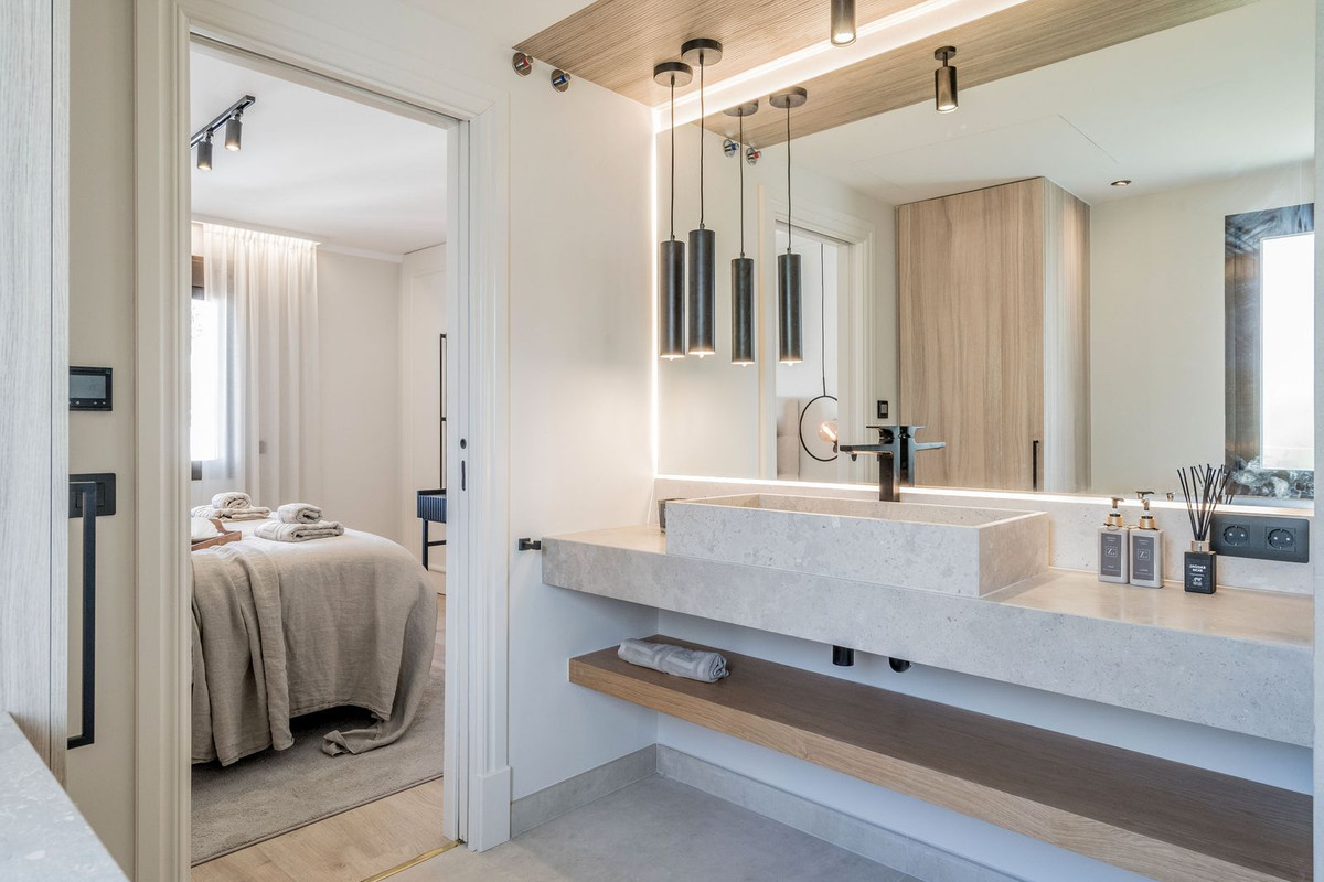 Penthouse de Grand Luxe avec Vue Mer, Design Sur-Mesure et Finitions Inégalées