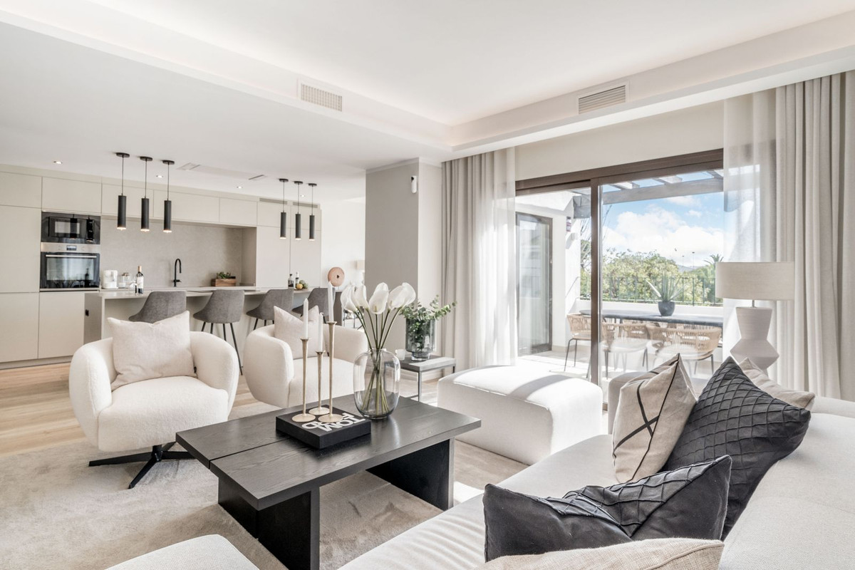 Penthouse de Grand Luxe avec Vue Mer, Design Sur-Mesure et Finitions Inégalées